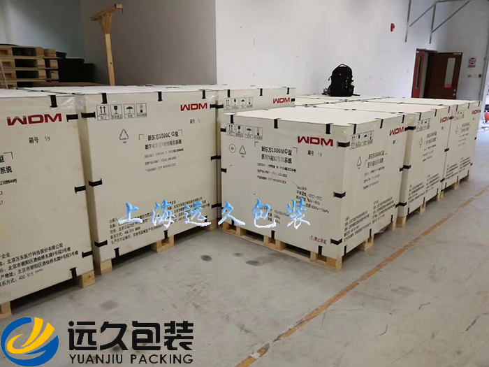 包裝木箱外側(cè)必須噴繪便于識(shí)別和作業(yè)的圖文標(biāo)識(shí)